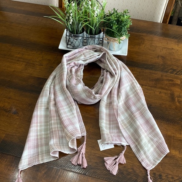 Women’s Scarf - Picture 1 of 6